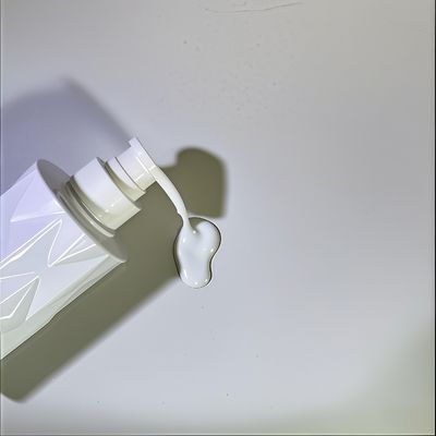 Стеклянная форма PET косметическая бутылка с пресс-насосом и индивидуальным логотипом 5000 штук MOQ 15-35 дней доставка