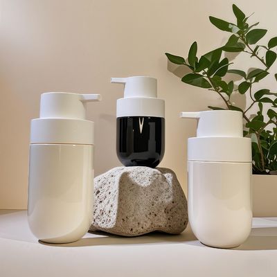 Толстая круглая форма ПЭТ косметическая бутылка с помпой и шелкографией пользовательского цвета для упаковки косметики